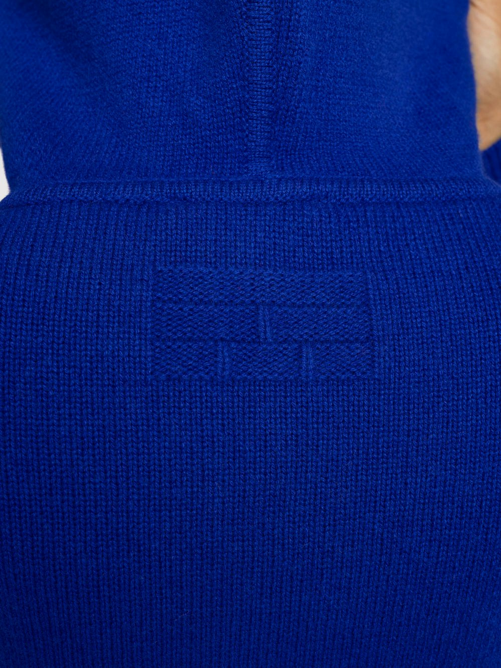 hoodie plaque detail view